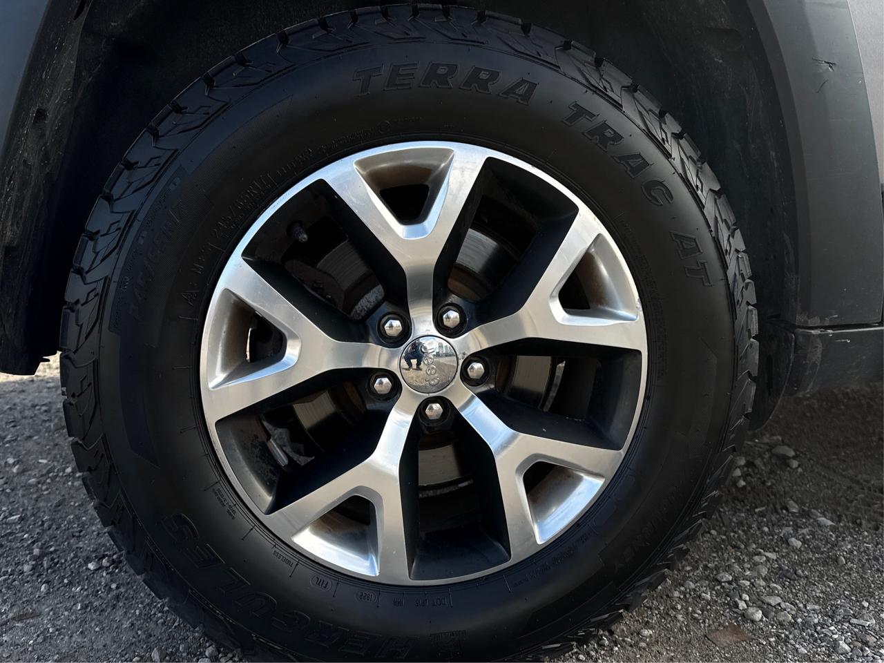 2016 Jeep Cherokee NAV LEATHER SUNROOF LOADED! WE FINANCE ALL CREDIT Photo