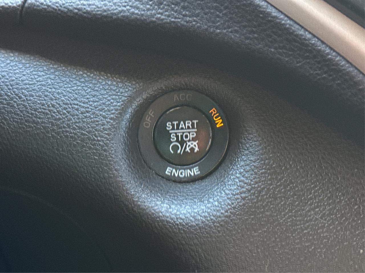 2016 Jeep Cherokee NAV LEATHER SUNROOF LOADED! WE FINANCE ALL CREDIT Photo