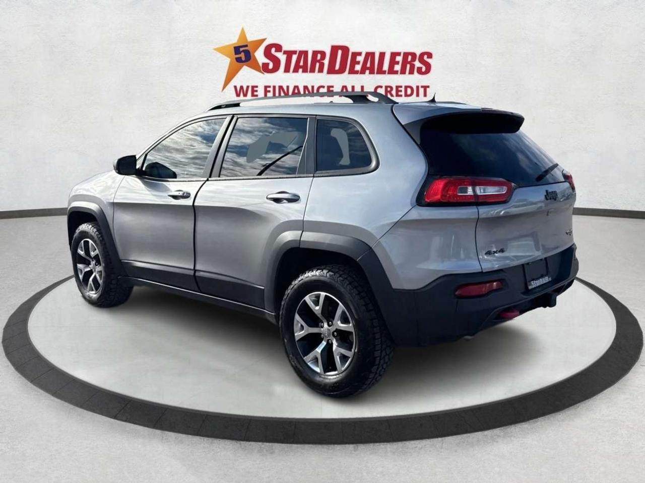 2016 Jeep Cherokee CERTIFIED NAV LEATHER ROOF  WE FINANCE ALL CREDIT Photo4