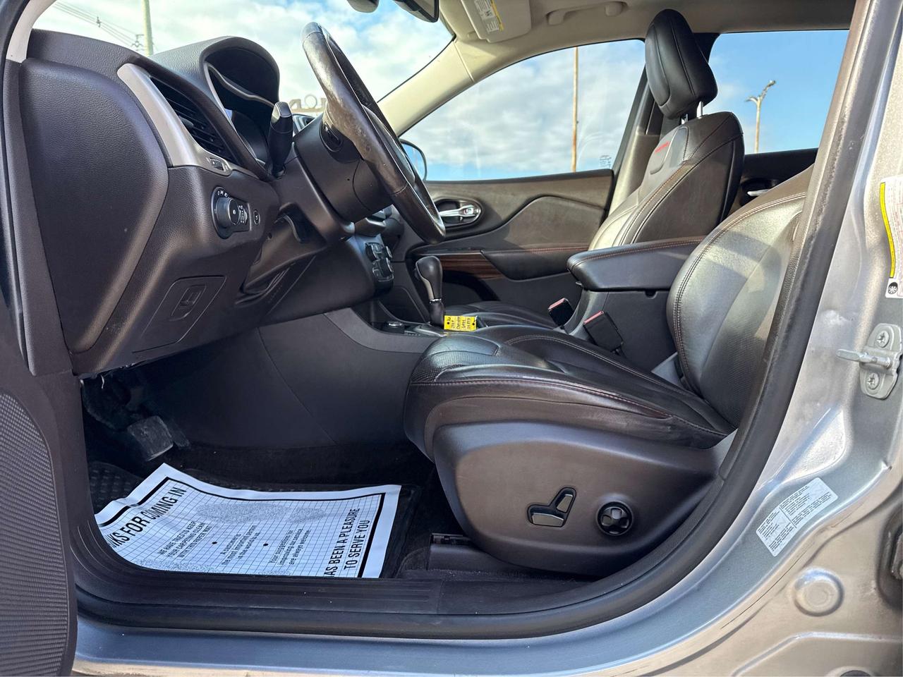 2016 Jeep Cherokee CERTIFIED NAV LEATHER ROOF  WE FINANCE ALL CREDIT Photo