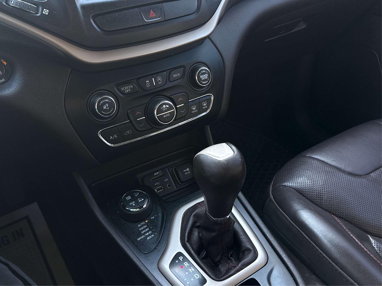 2016 Jeep Cherokee CERTIFIED NAV LEATHER ROOF  WE FINANCE ALL CREDIT Photo