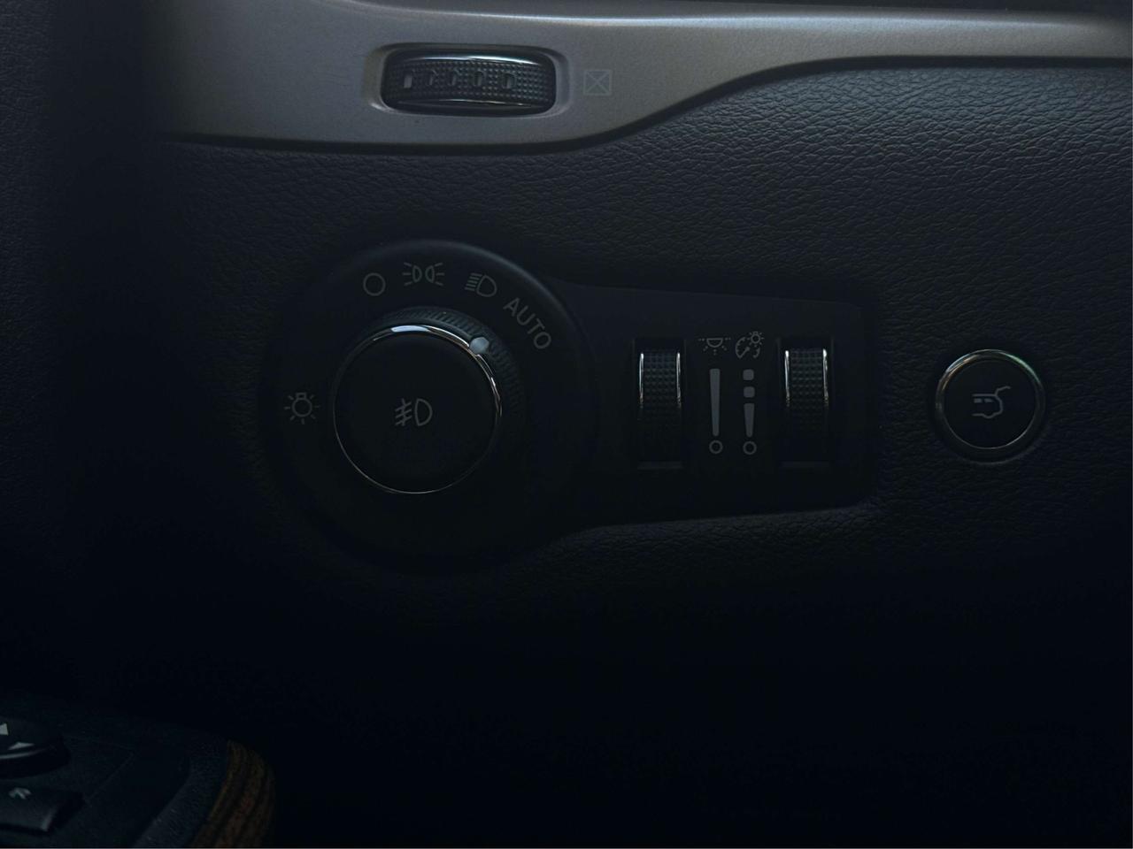 2016 Jeep Cherokee CERTIFIED NAV LEATHER ROOF  WE FINANCE ALL CREDIT Photo