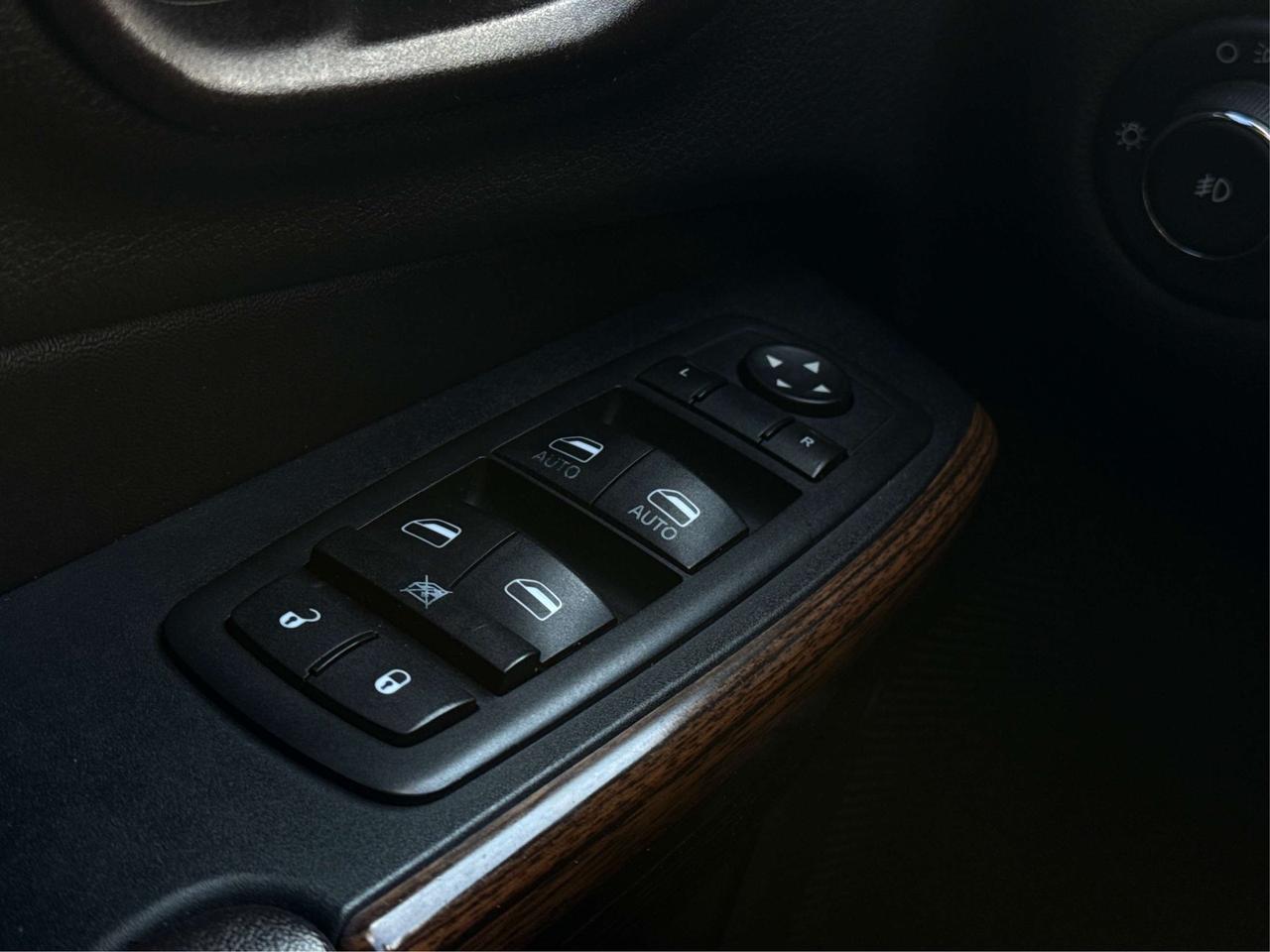 2016 Jeep Cherokee CERTIFIED NAV LEATHER ROOF  WE FINANCE ALL CREDIT Photo