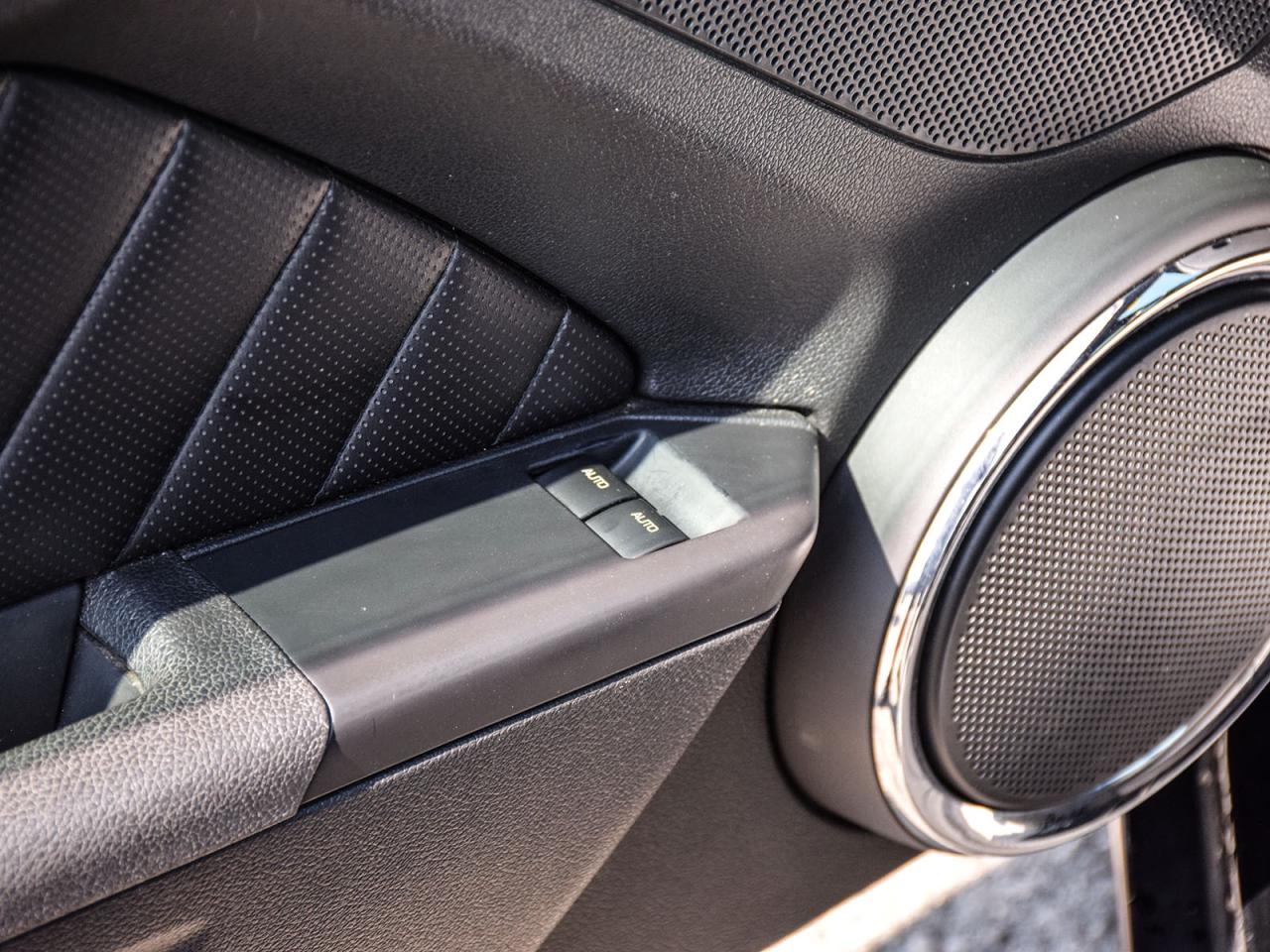 2014 Ford Mustang V6 EXCELLENT CONDITION MINT WE FINANCE ALL CREDIT Photo