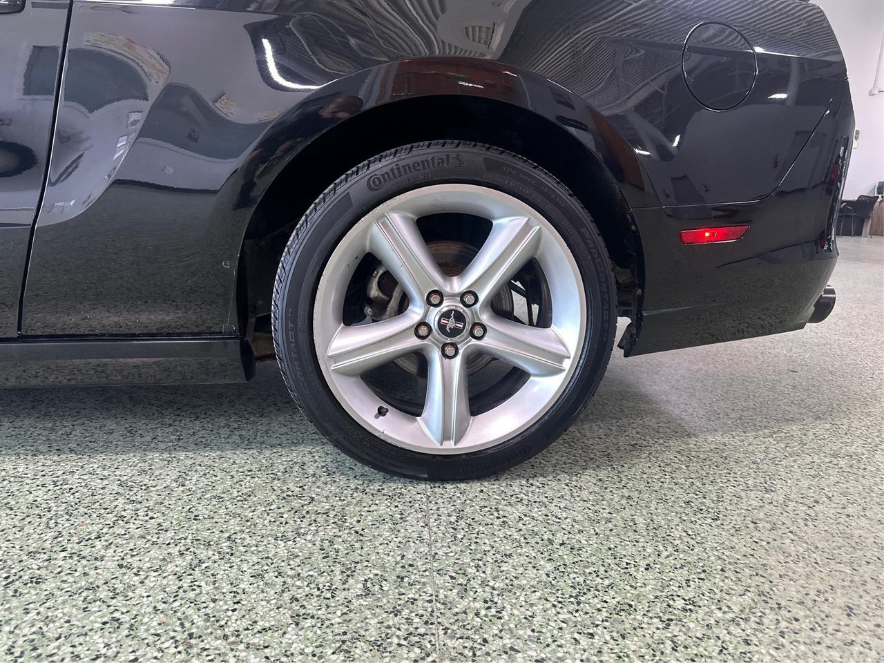 2014 Ford Mustang V6 EXCELLENT CONDITION MINT WE FINANCE ALL CREDIT Photo
