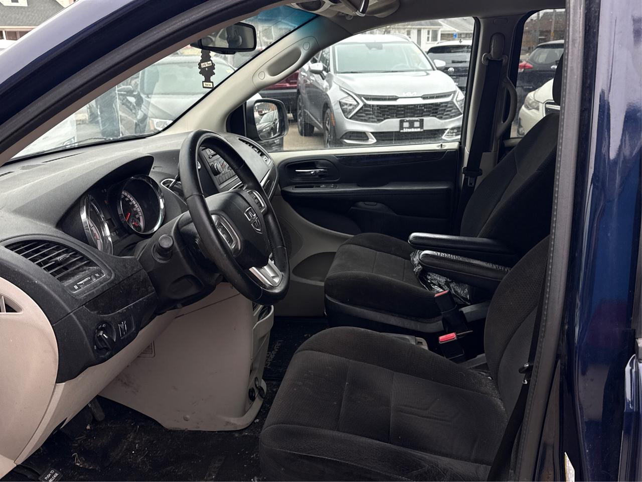 2012 Dodge Grand Caravan WE FINANCE ALL CREDIT   700+ VEHICLES IN STOCK Photo