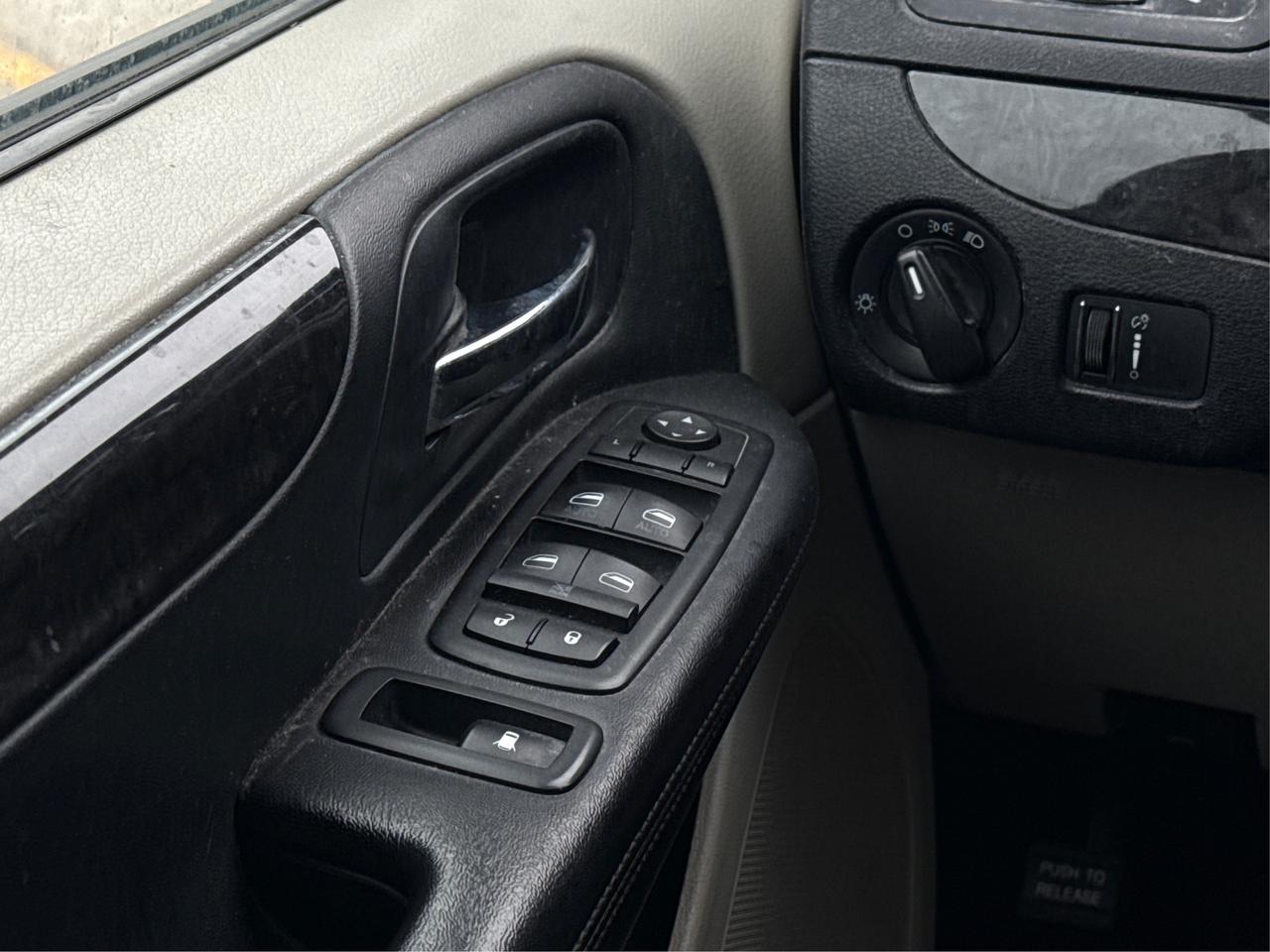 2012 Dodge Grand Caravan WE FINANCE ALL CREDIT   700+ VEHICLES IN STOCK Photo