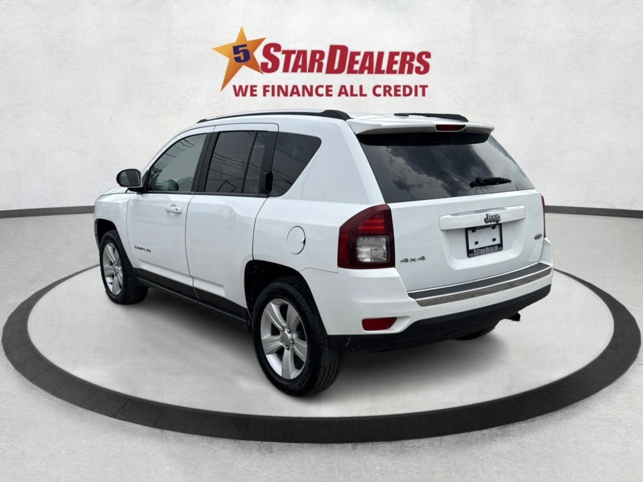 2017 Jeep Compass AWD LEATHER SUNROOF LOADED! WE FINANCE ALL CREDIT! Photo4