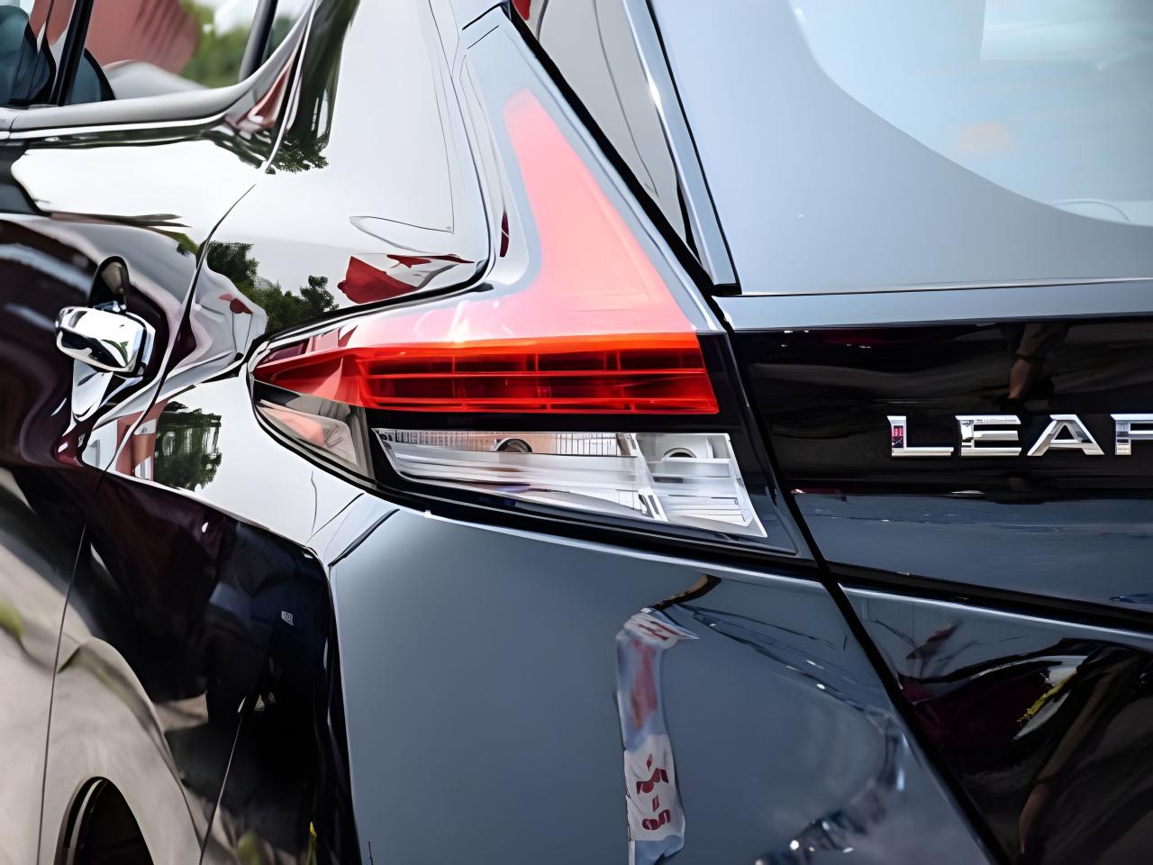 2018 Nissan Leaf LIKE NEW NAV LEATHER MINT! WE FINANCE ALL CREDIT Photo