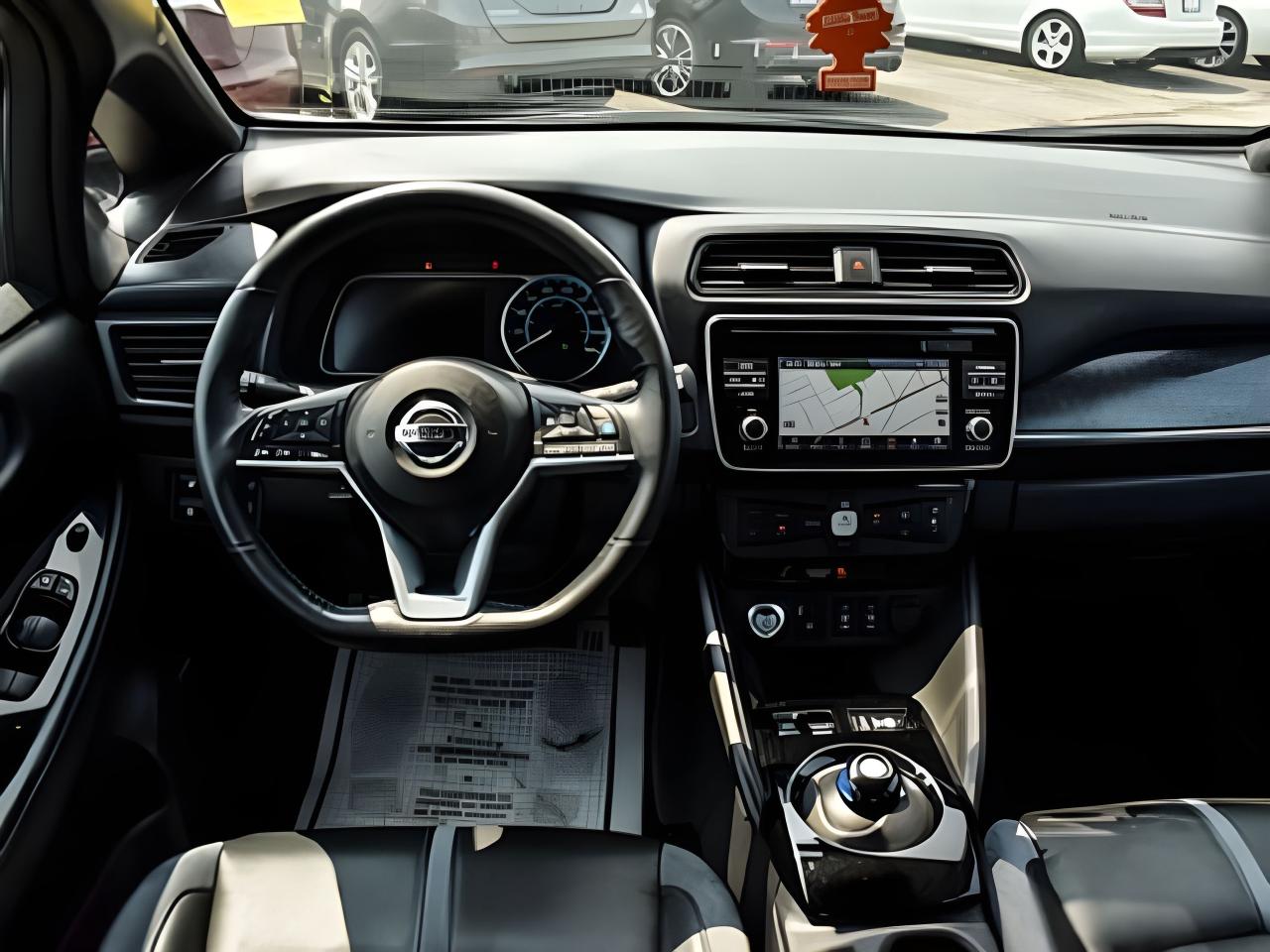 2018 Nissan Leaf LIKE NEW NAV LEATHER MINT! WE FINANCE ALL CREDIT Photo