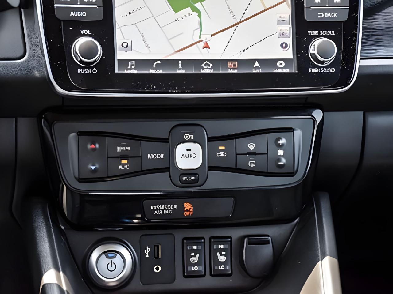 2018 Nissan Leaf LIKE NEW NAV LEATHER MINT! WE FINANCE ALL CREDIT Photo