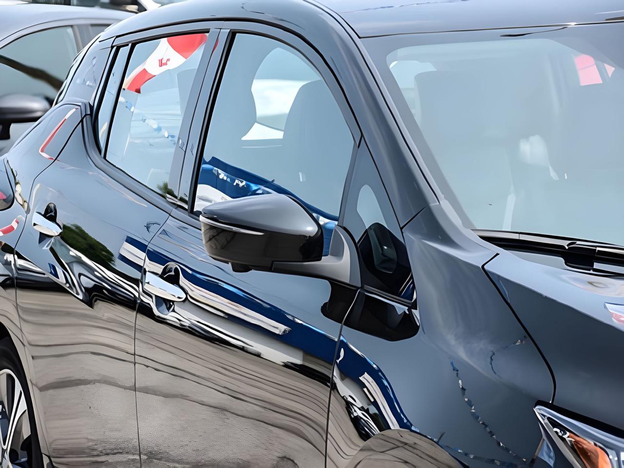 2018 Nissan Leaf CERTIFIED  NAV LEATHER MINT! WE FINANCE ALL CREDIT Photo