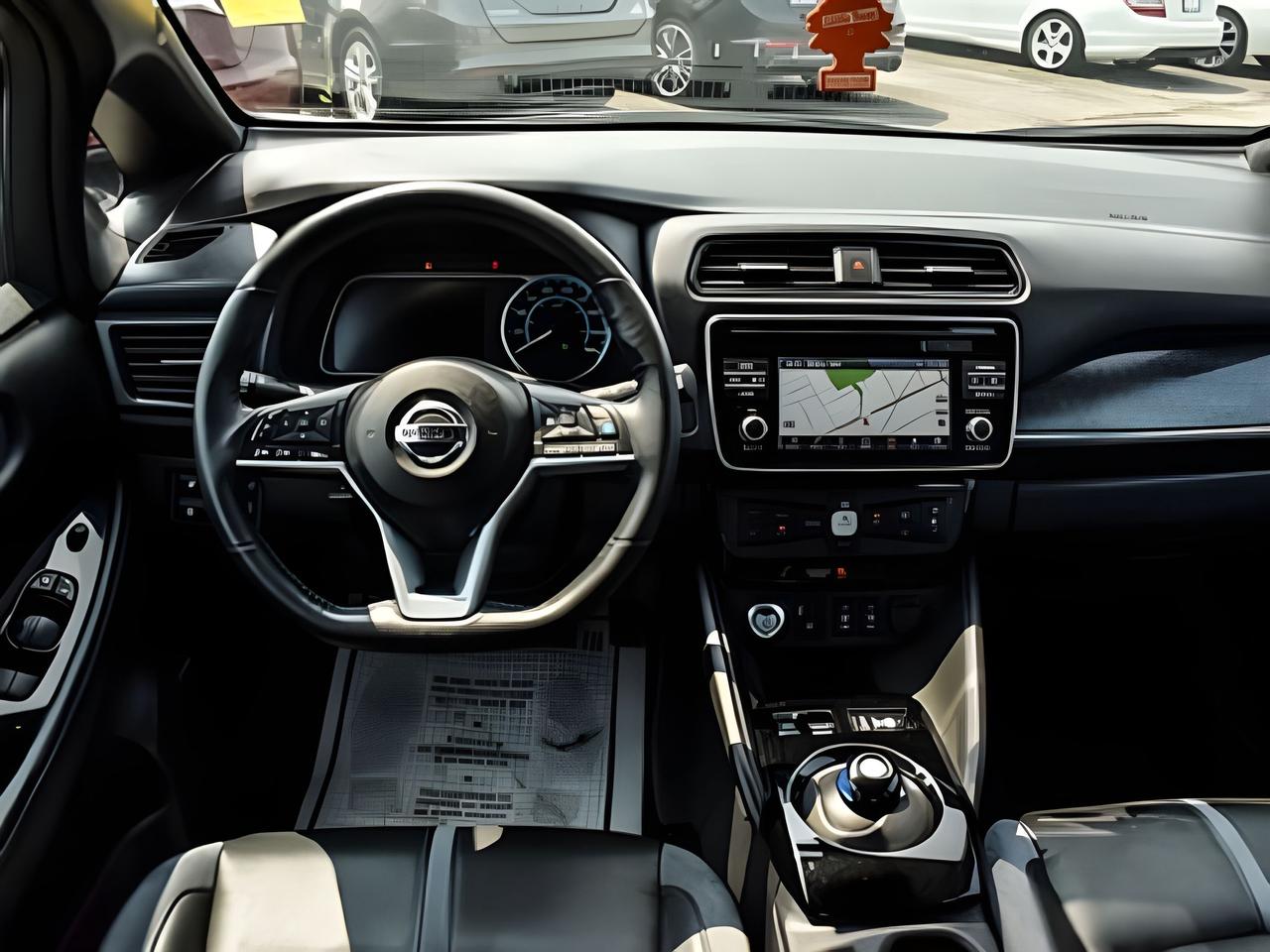 2018 Nissan Leaf CERTIFIED  NAV LEATHER MINT! WE FINANCE ALL CREDIT Photo