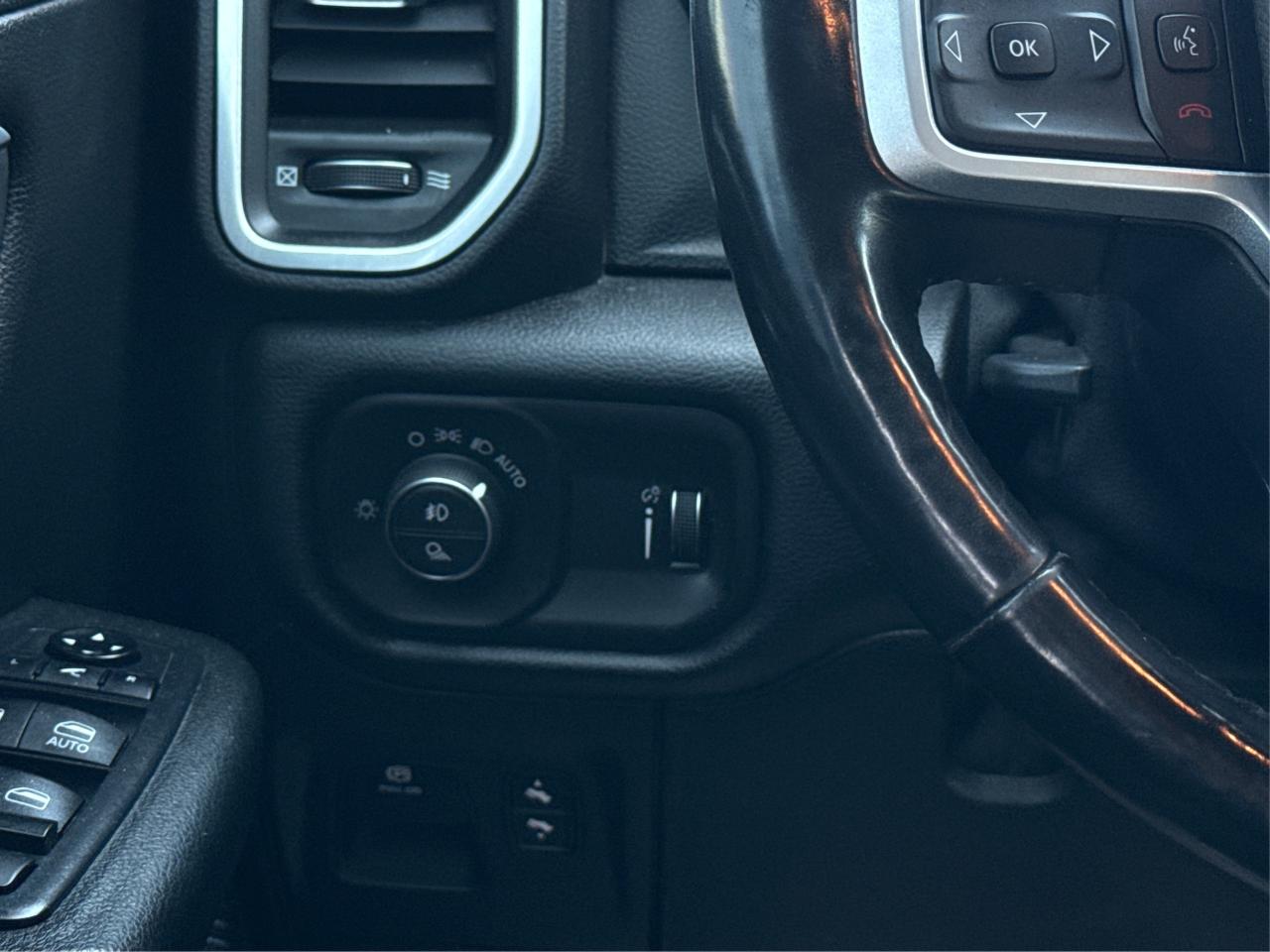 2020 RAM 1500 BIG HORN SPORT4x4 OFF RD NAV LOADED WE FINANCE Photo