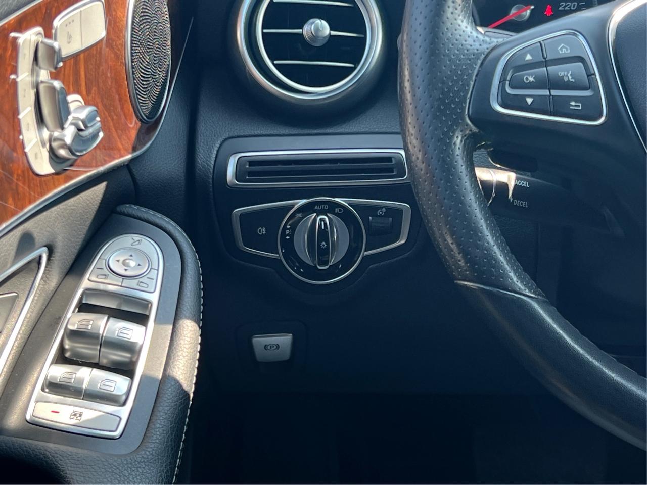 2017 Mercedes-Benz C-Class C 300 LEATHER HEATED SEATS MINT! WE FINANCE ALL! Photo