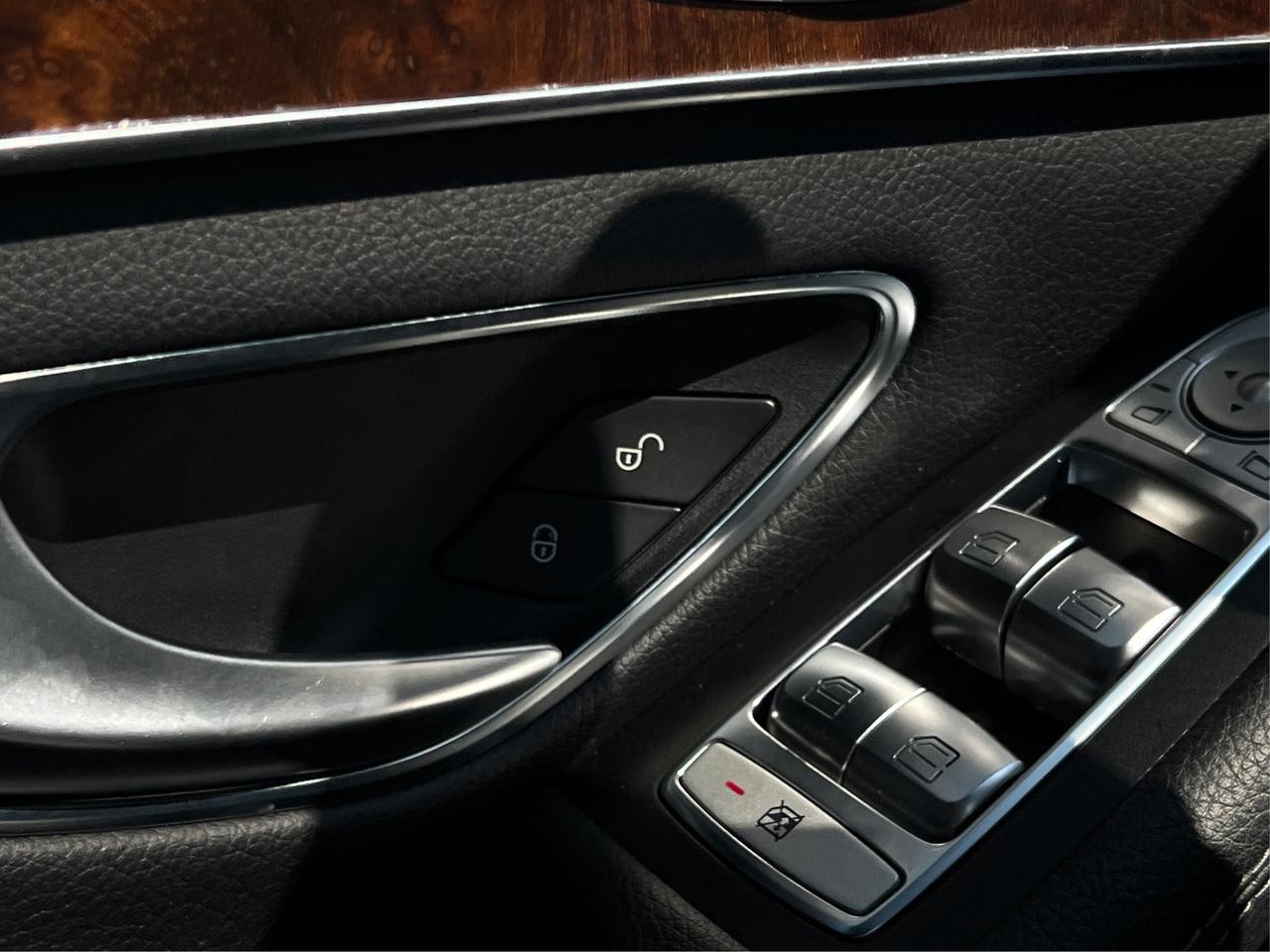 2017 Mercedes-Benz C-Class C 300 LEATHER HEATED SEATS MINT! WE FINANCE ALL! Photo