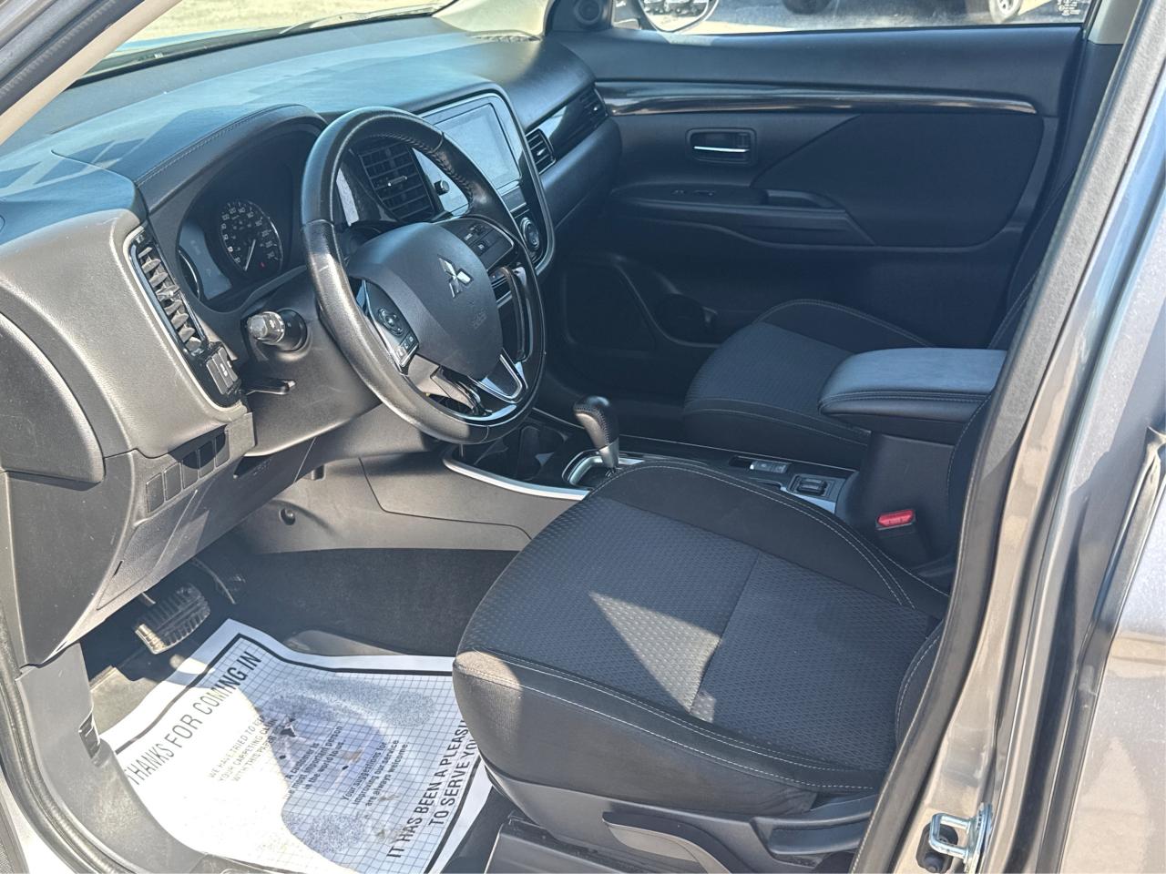 2019 Mitsubishi Outlander ES AWD REAR CAM MINT! WE FINANCE ALL CREDIT! Photo