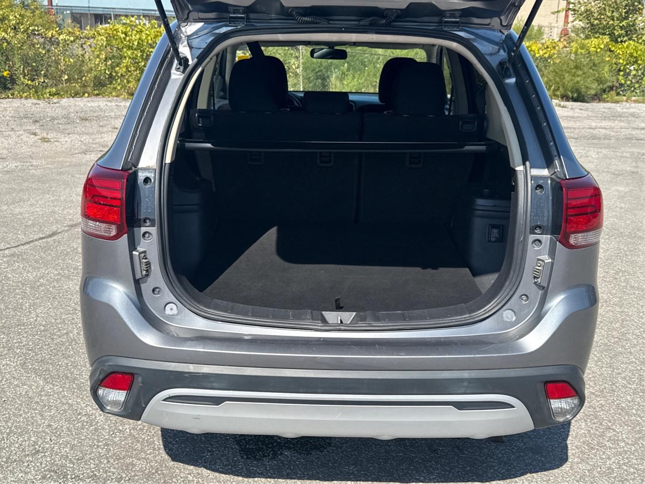 2019 Mitsubishi Outlander ES AWD REAR CAM MINT! WE FINANCE ALL CREDIT! Photo