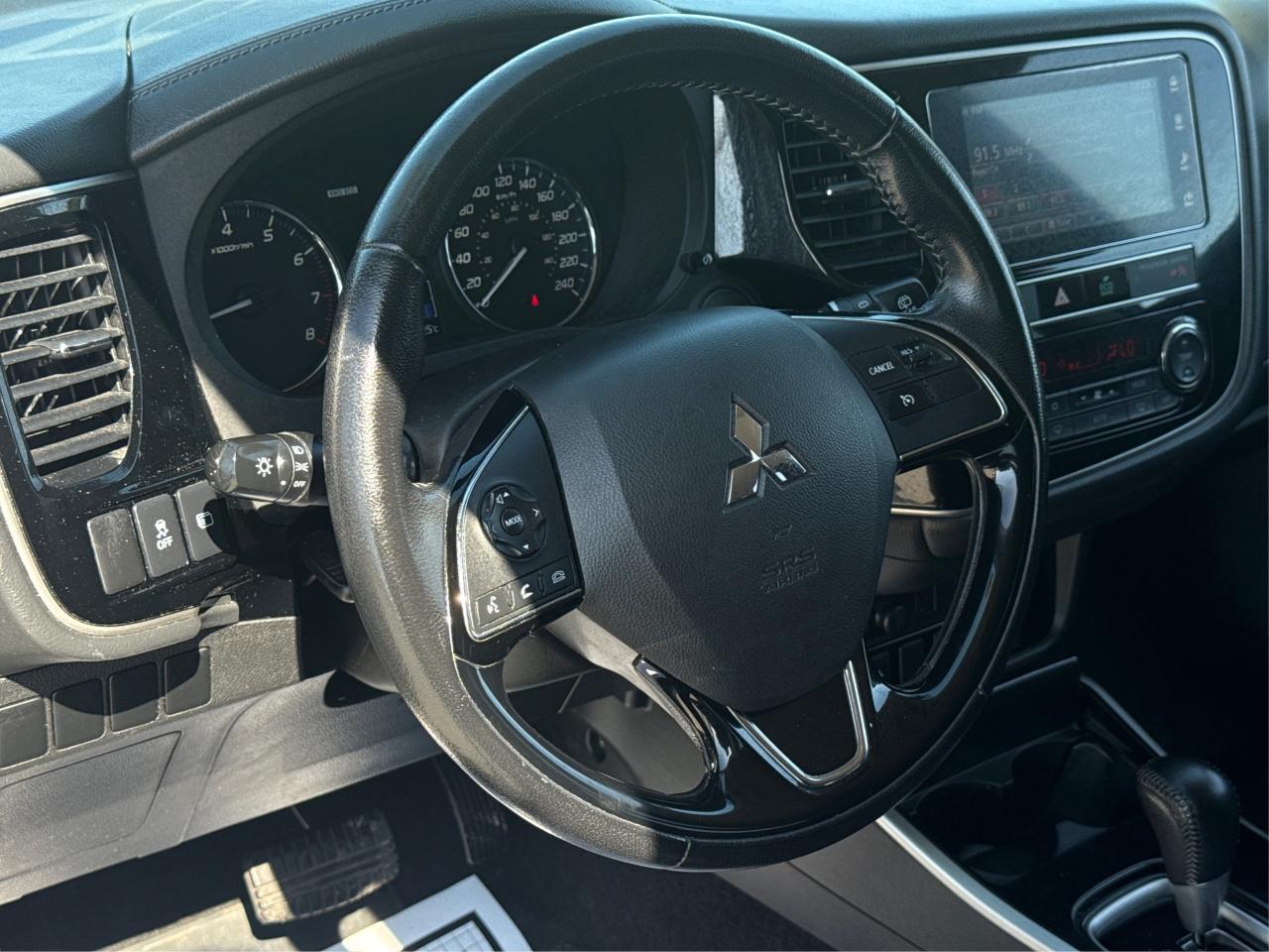 2019 Mitsubishi Outlander ES AWD REAR CAM MINT! WE FINANCE ALL CREDIT! Photo