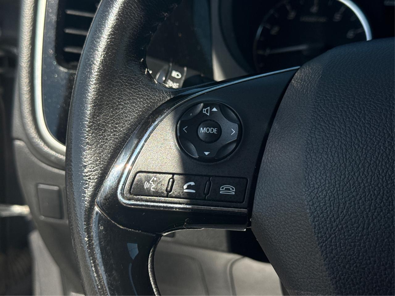 2019 Mitsubishi Outlander ES AWD REAR CAM MINT! WE FINANCE ALL CREDIT! Photo