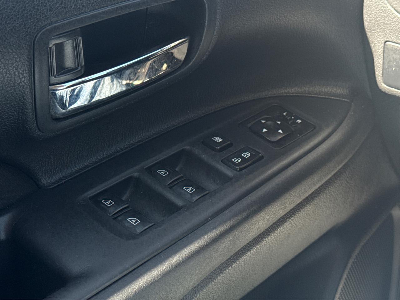 2019 Mitsubishi Outlander ES AWD REAR CAM MINT! WE FINANCE ALL CREDIT! Photo