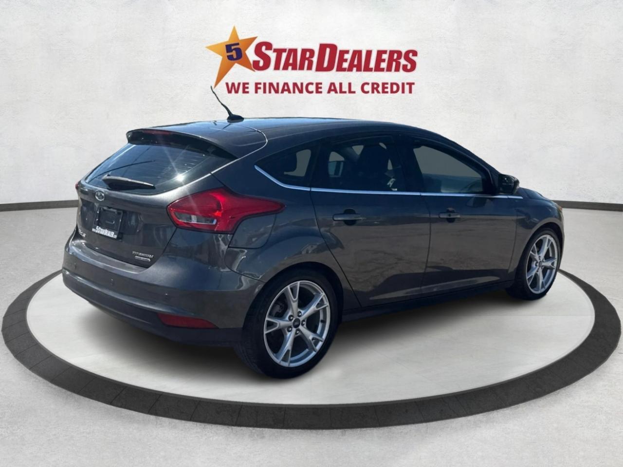 2016 Ford Focus LEATHER SUNROOF MINT! WE FINANCE ALL CREDIT! Photo