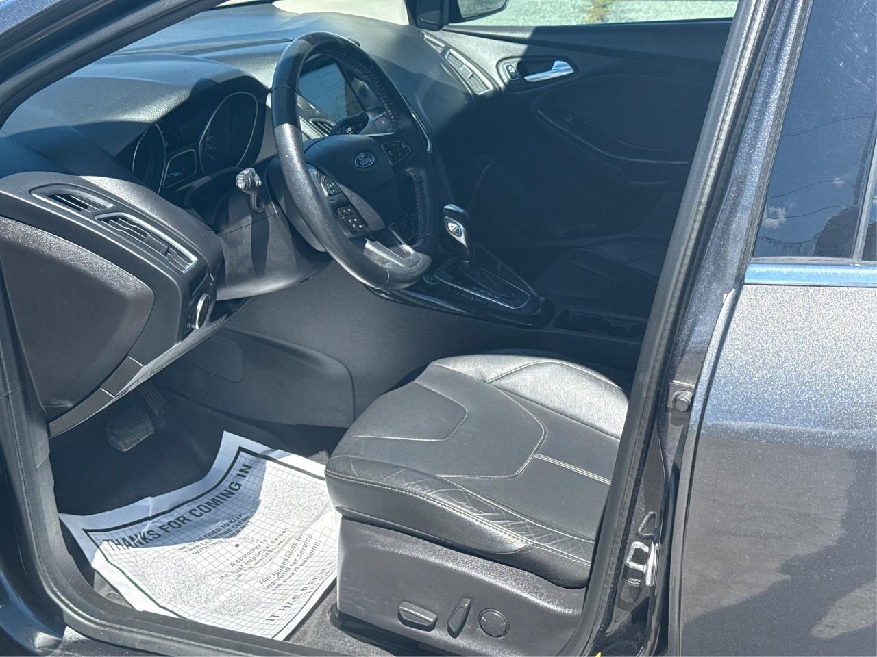 2016 Ford Focus LEATHER SUNROOF MINT! WE FINANCE ALL CREDIT! Photo