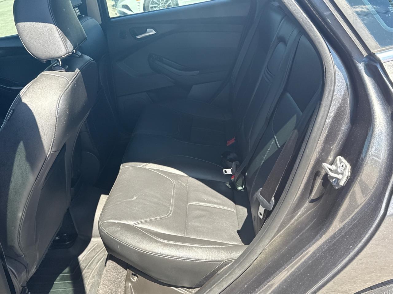 2016 Ford Focus LEATHER SUNROOF MINT! WE FINANCE ALL CREDIT! Photo