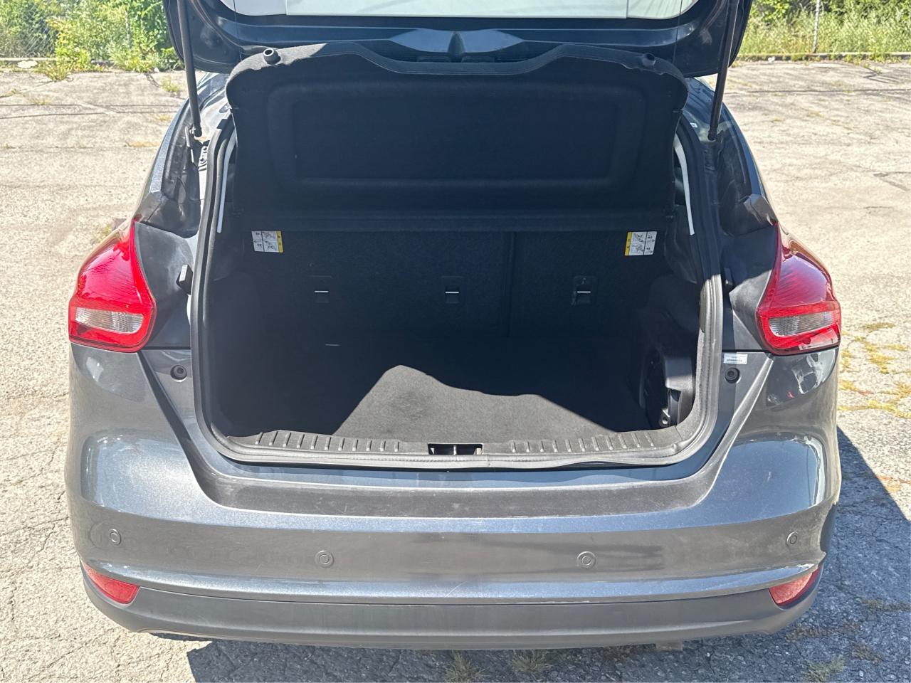 2016 Ford Focus LEATHER SUNROOF MINT! WE FINANCE ALL CREDIT! Photo