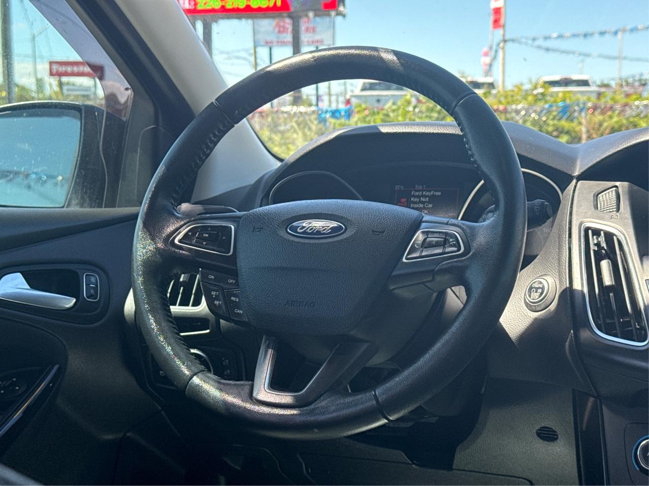 2016 Ford Focus LEATHER SUNROOF MINT! WE FINANCE ALL CREDIT! Photo