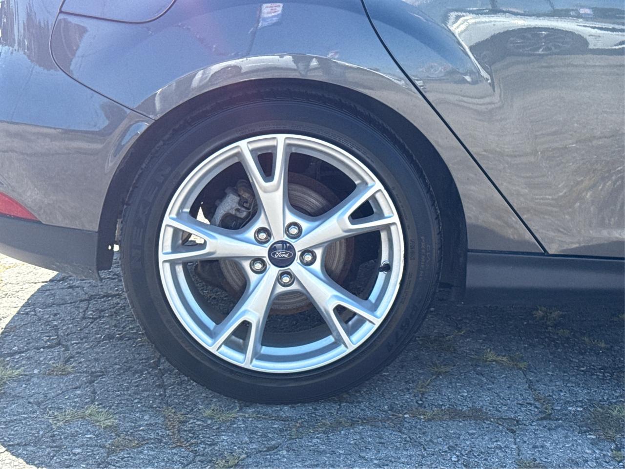 2016 Ford Focus LEATHER SUNROOF MINT! WE FINANCE ALL CREDIT! Photo