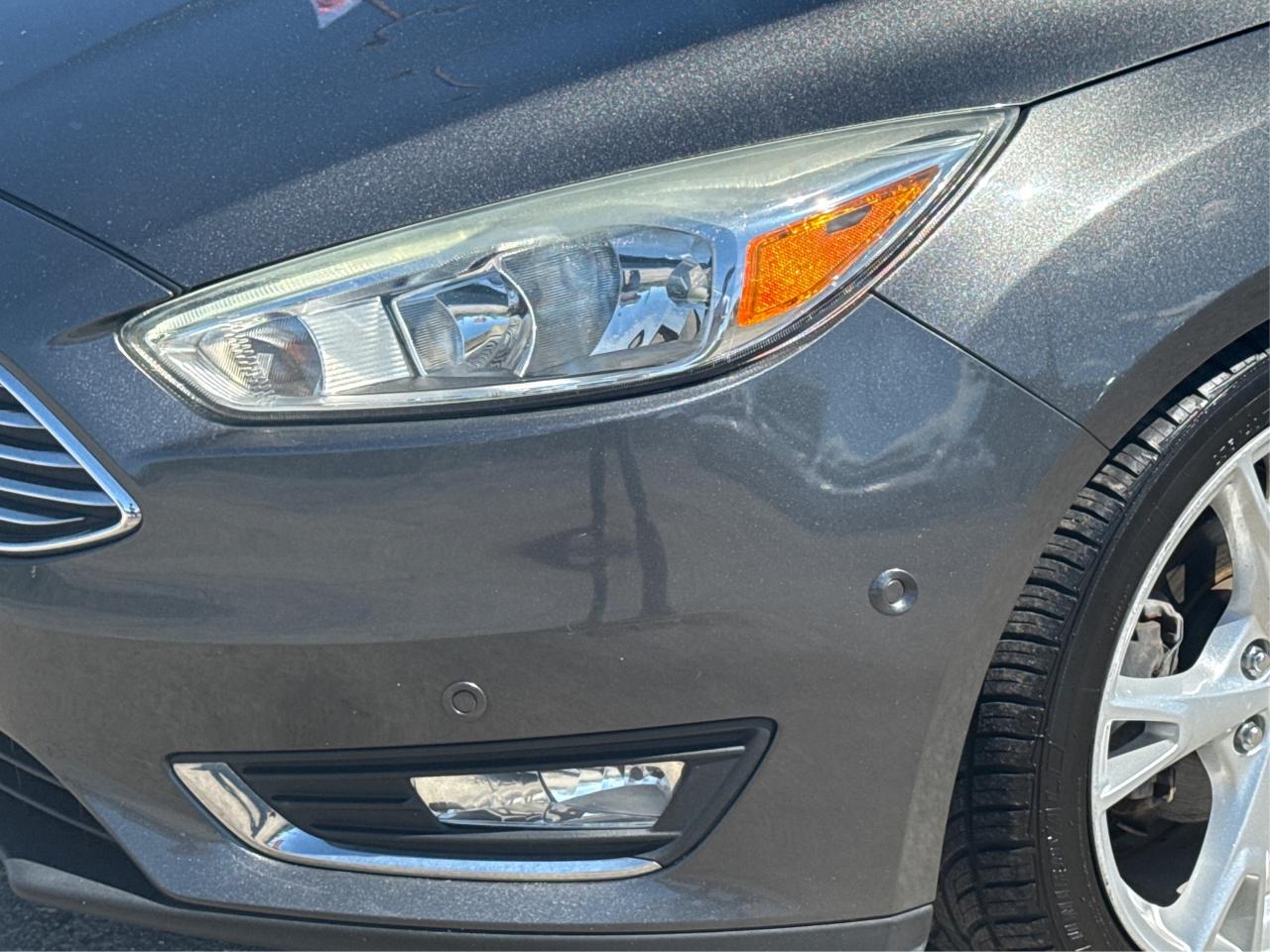 2016 Ford Focus LEATHER SUNROOF MINT! WE FINANCE ALL CREDIT! Photo