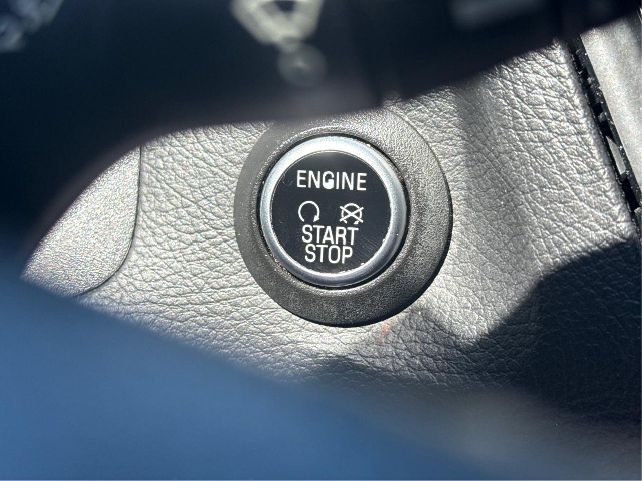 2016 Ford Focus LEATHER SUNROOF MINT! WE FINANCE ALL CREDIT! Photo