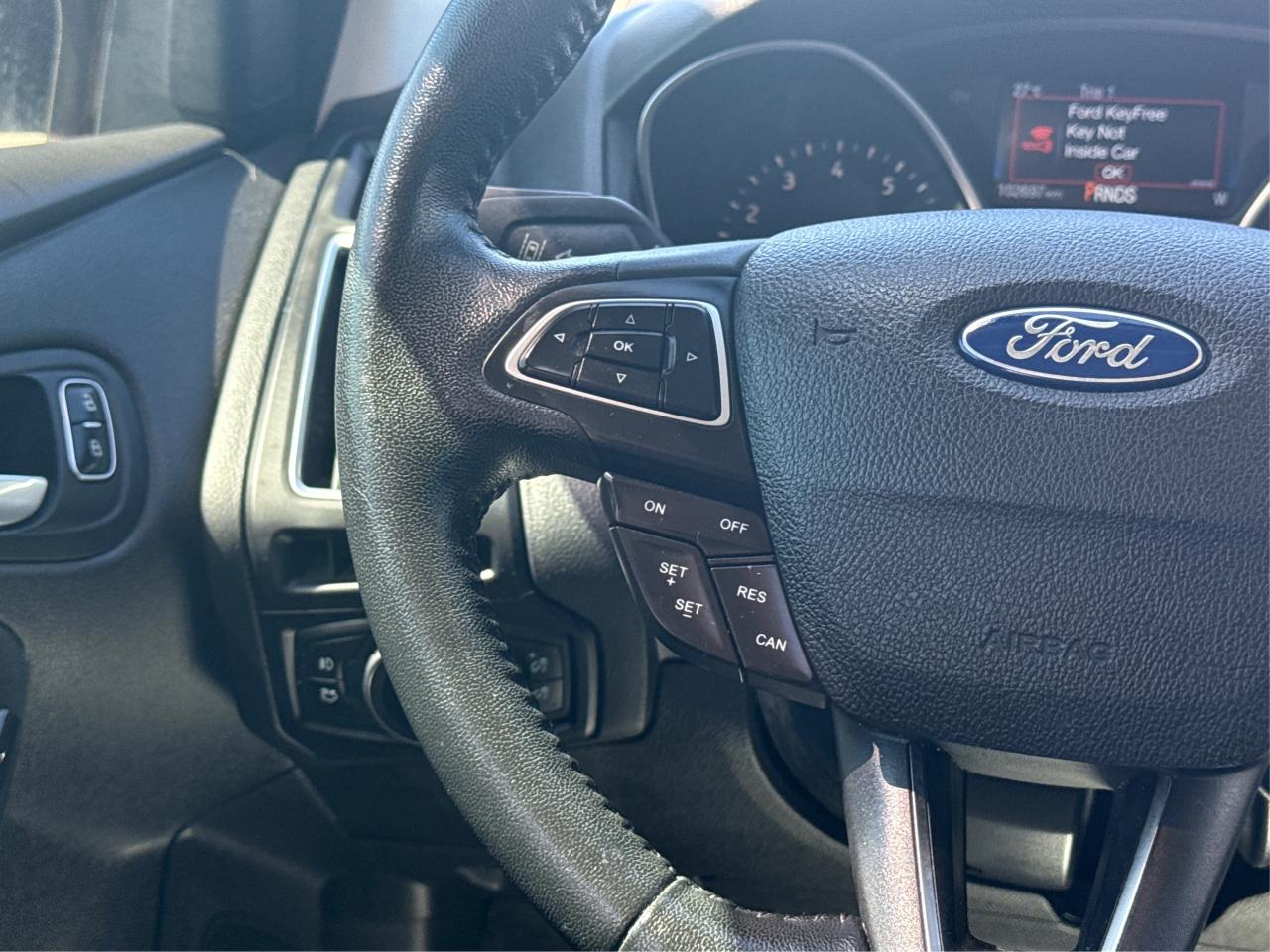 2016 Ford Focus LEATHER SUNROOF MINT! WE FINANCE ALL CREDIT! Photo