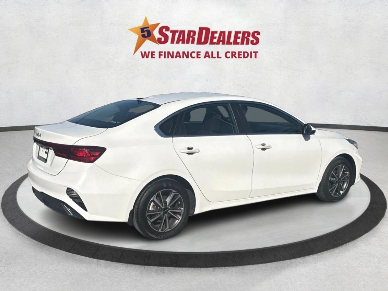 2022 Kia Forte EX! H-SEAT LOW KM WE FINANCE ALL CREDIT! Photo