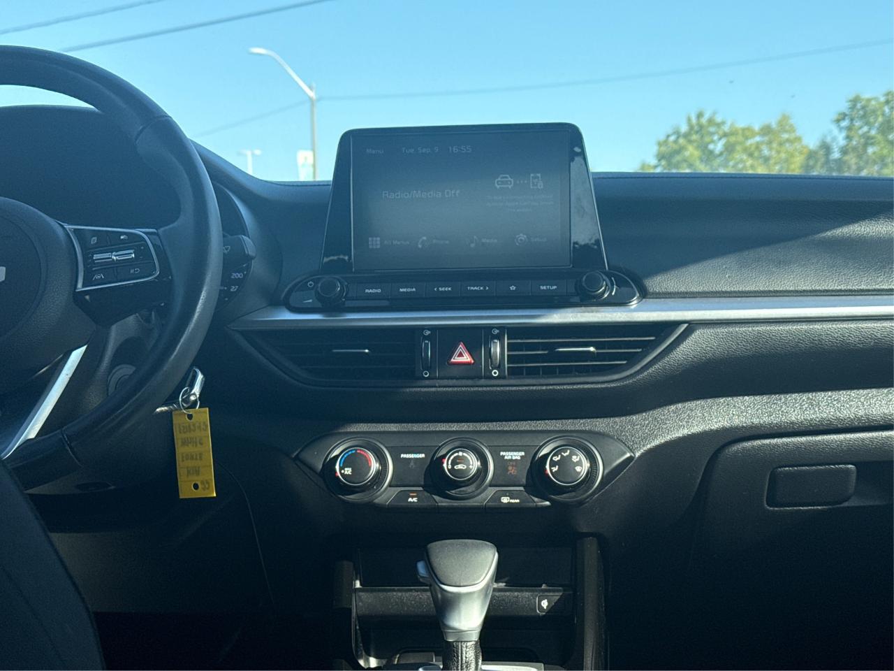 2022 Kia Forte EX! H-SEAT LOW KM WE FINANCE ALL CREDIT! Photo