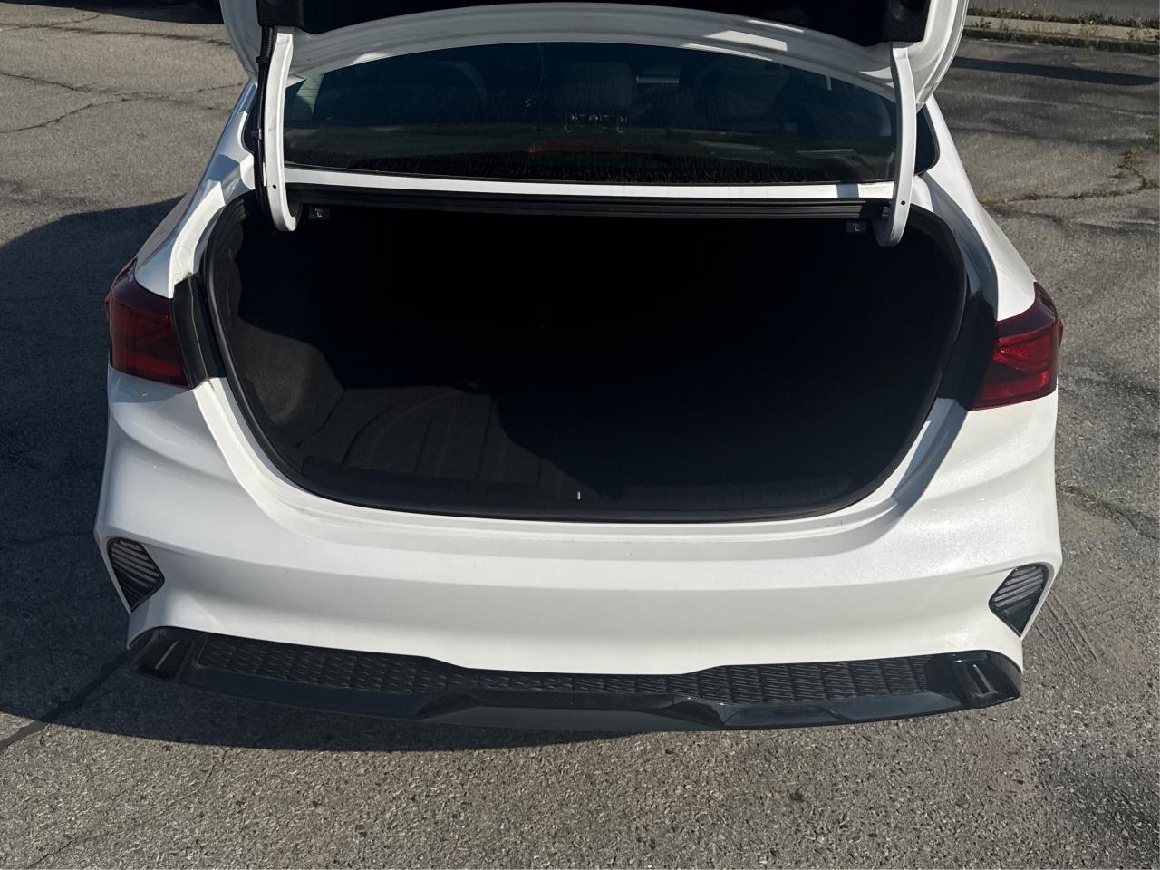 2022 Kia Forte EX! H-SEAT LOW KM WE FINANCE ALL CREDIT! Photo