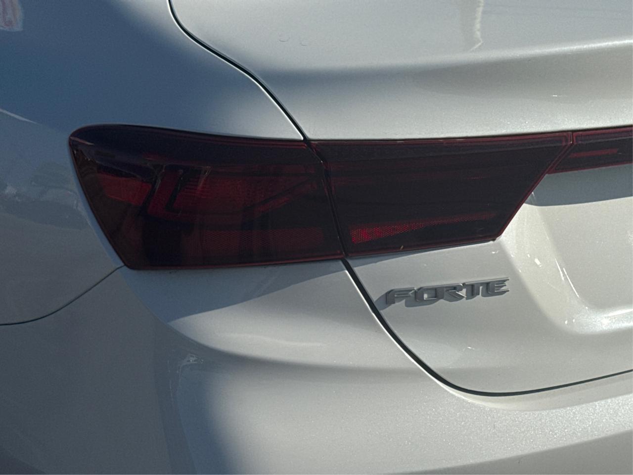 2022 Kia Forte EX! H-SEAT LOW KM WE FINANCE ALL CREDIT! Photo