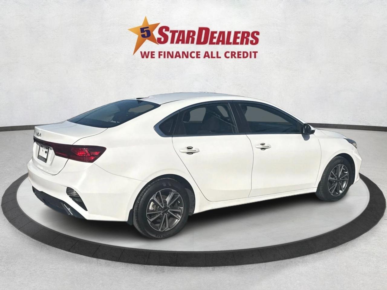 2022 Kia Forte EX! H-SEAT LOW KM WE FINANCE ALL CREDIT! Photo