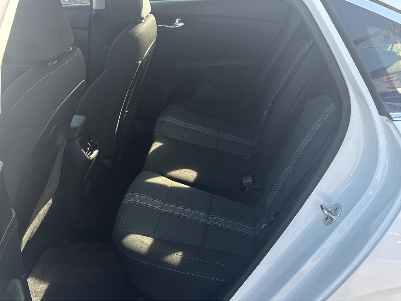 2022 Kia Forte EX! H-SEAT LOW KM WE FINANCE ALL CREDIT! Photo