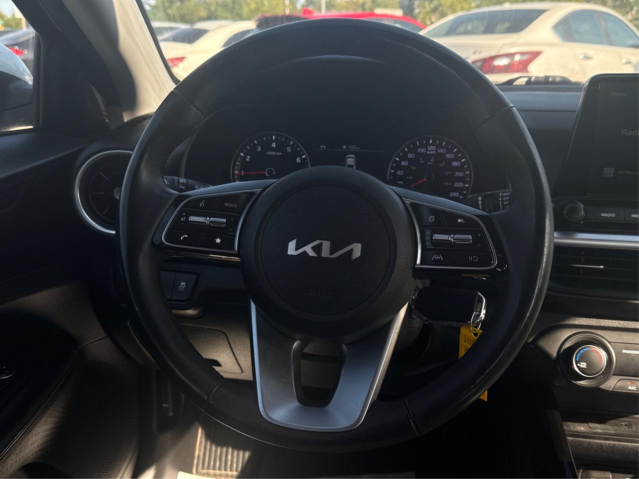 2022 Kia Forte EX! H-SEAT LOW KM WE FINANCE ALL CREDIT! Photo