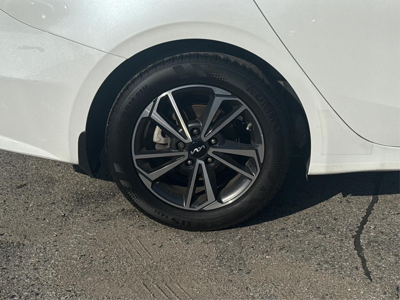 2022 Kia Forte EX! H-SEAT LOW KM WE FINANCE ALL CREDIT! Photo