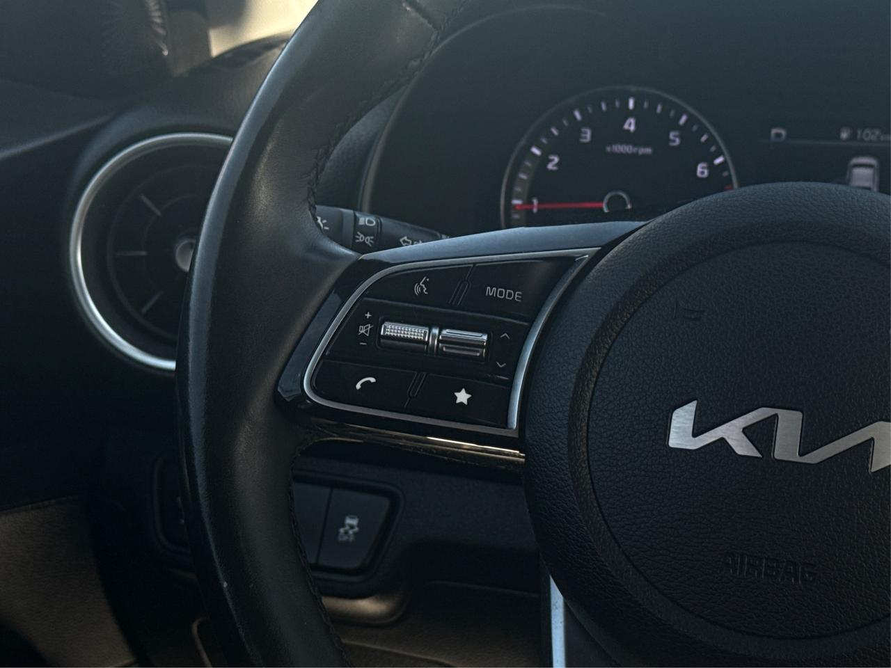 2022 Kia Forte EX! H-SEAT LOW KM WE FINANCE ALL CREDIT! Photo