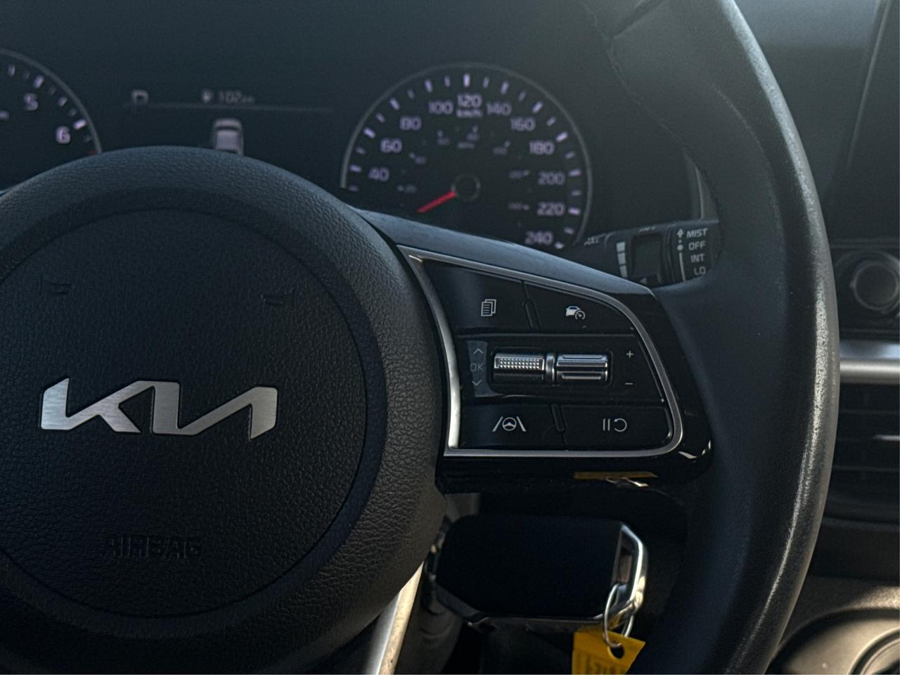 2022 Kia Forte EX! H-SEAT LOW KM WE FINANCE ALL CREDIT! Photo