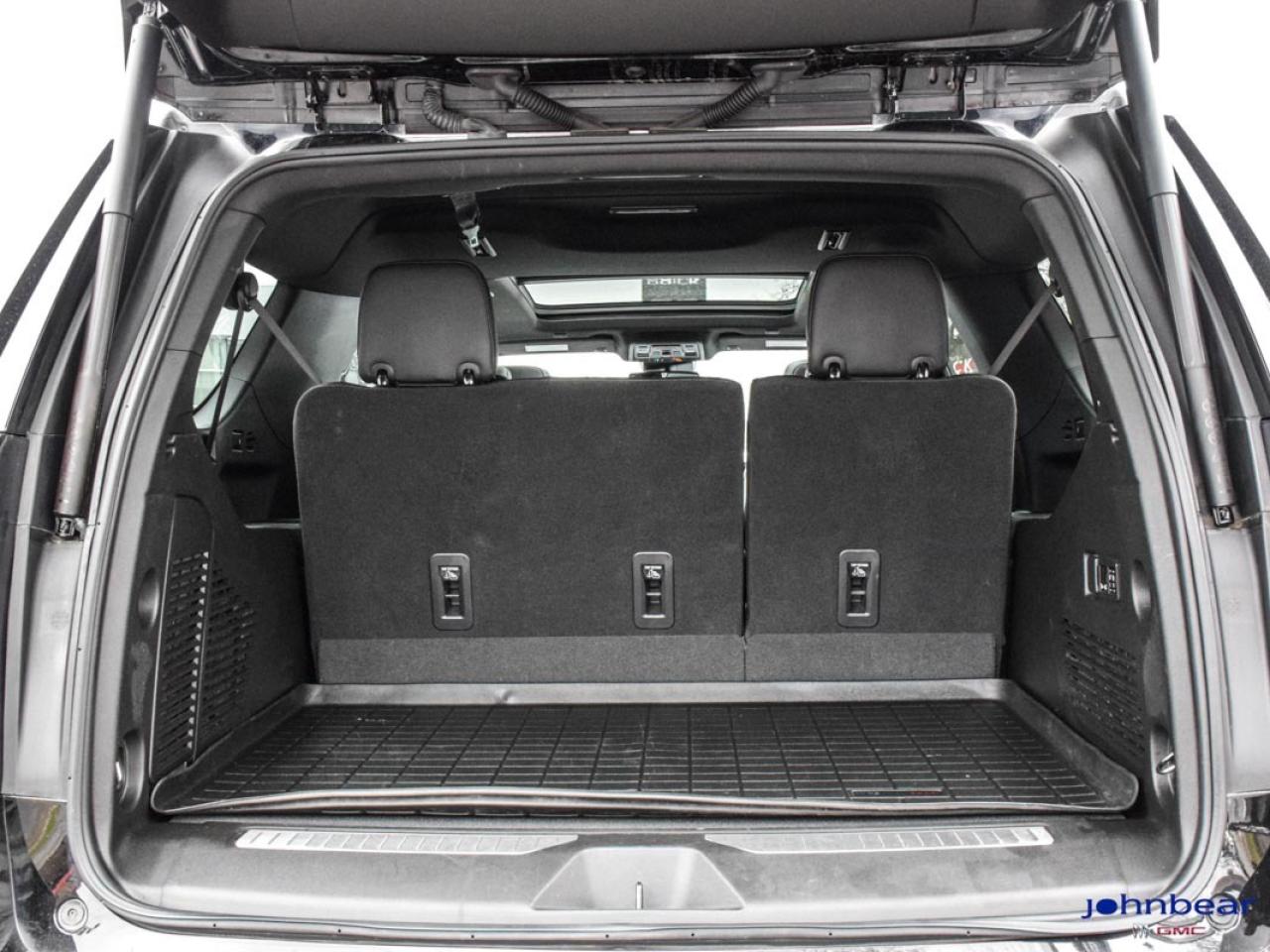 2023 Chevrolet Suburban Z71 Photo