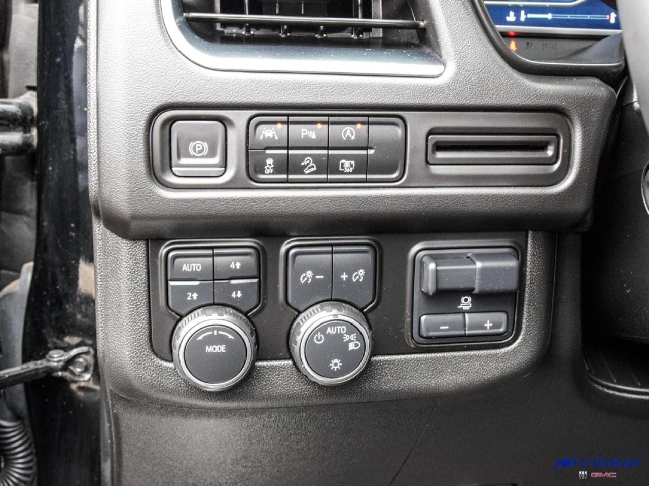 2023 Chevrolet Suburban Z71 Photo