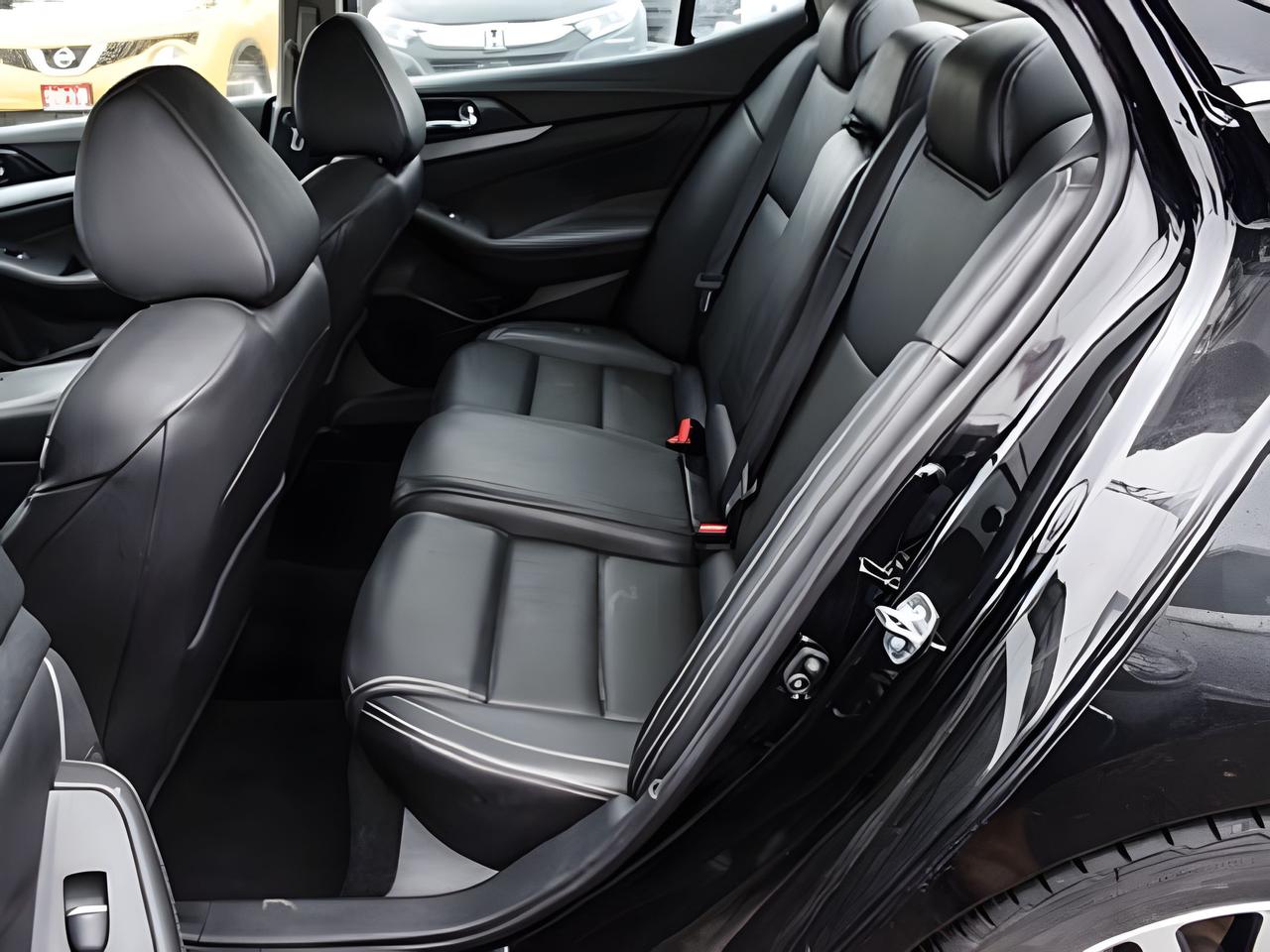 2018 Nissan Maxima Platinum NAV PANO LEATHER  WE FINANCE ALL CREDIT Photo