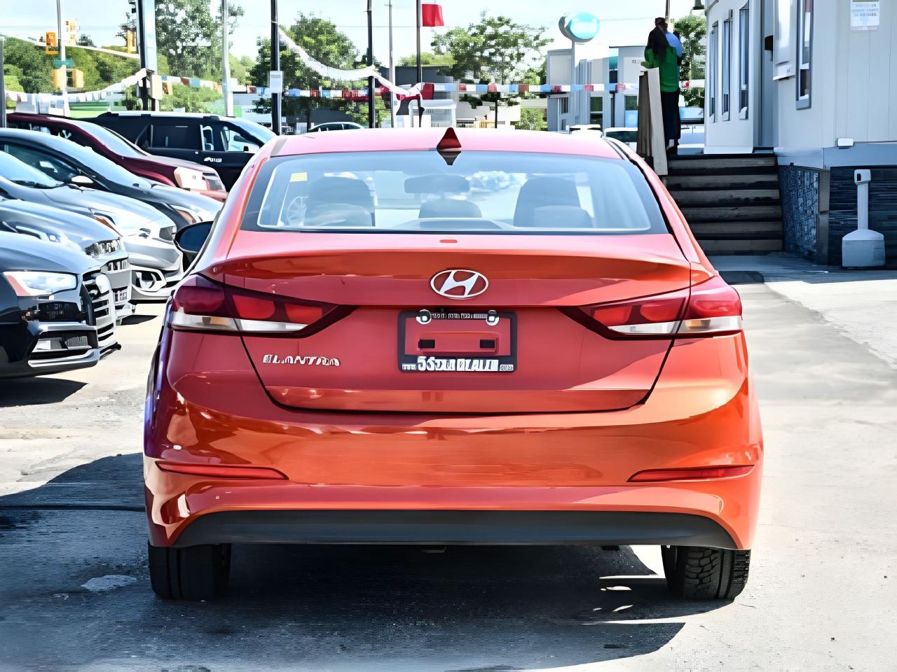 2018 Hyundai Elantra MINT CONDITION! LIKE NEW!  WE FINANCE ALL CREDIT Photo2