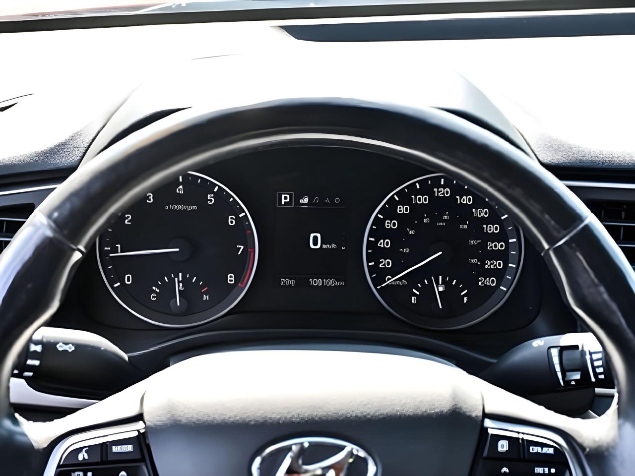 2018 Hyundai Elantra MINT CONDITION! LIKE NEW!  WE FINANCE ALL CREDIT Photo