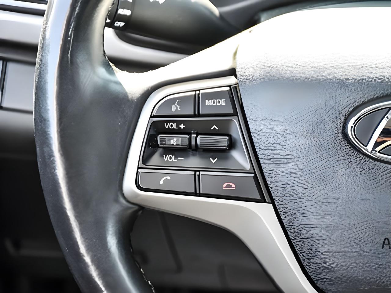 2018 Hyundai Elantra MINT CONDITION! LIKE NEW!  WE FINANCE ALL CREDIT Photo